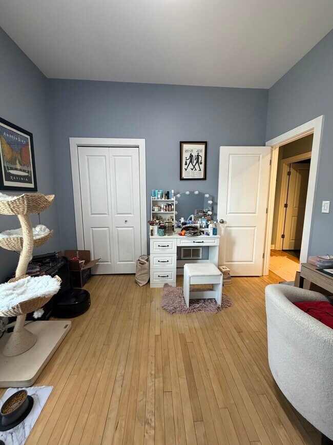 Foto del edificio - 3607 N Lakewood Ave