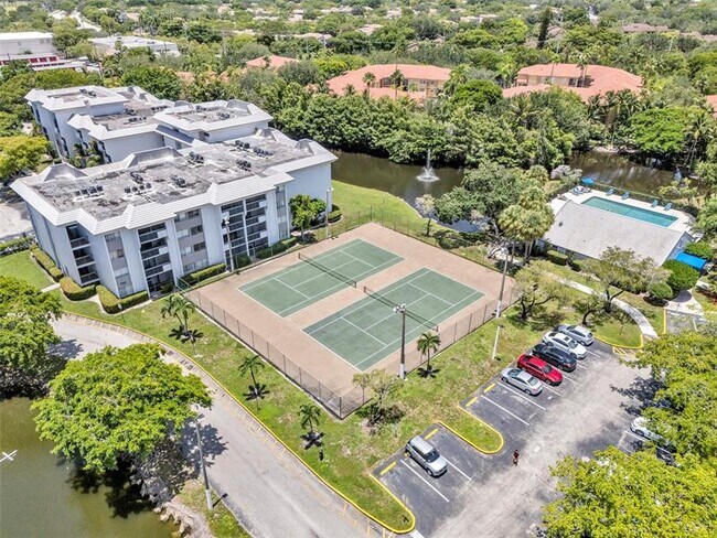 Foto del edificio - 721 N Pine Island Rd