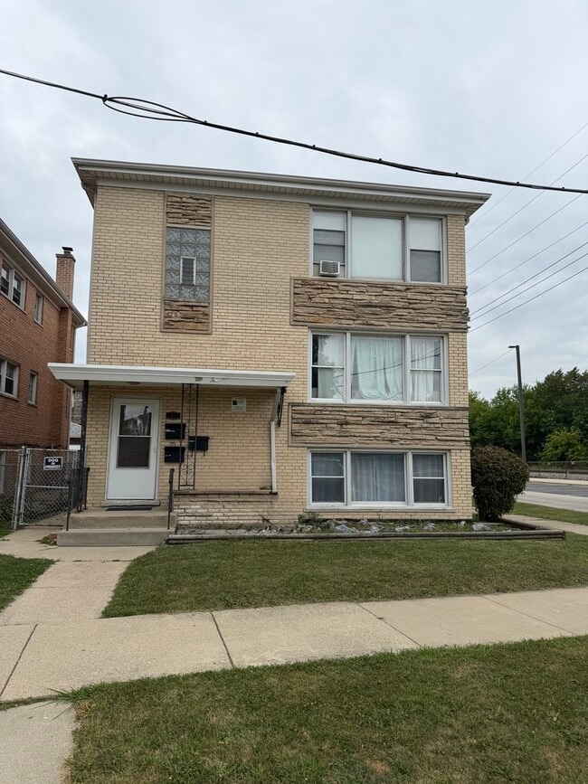 Building Photo - 2848 N Auxplaines St