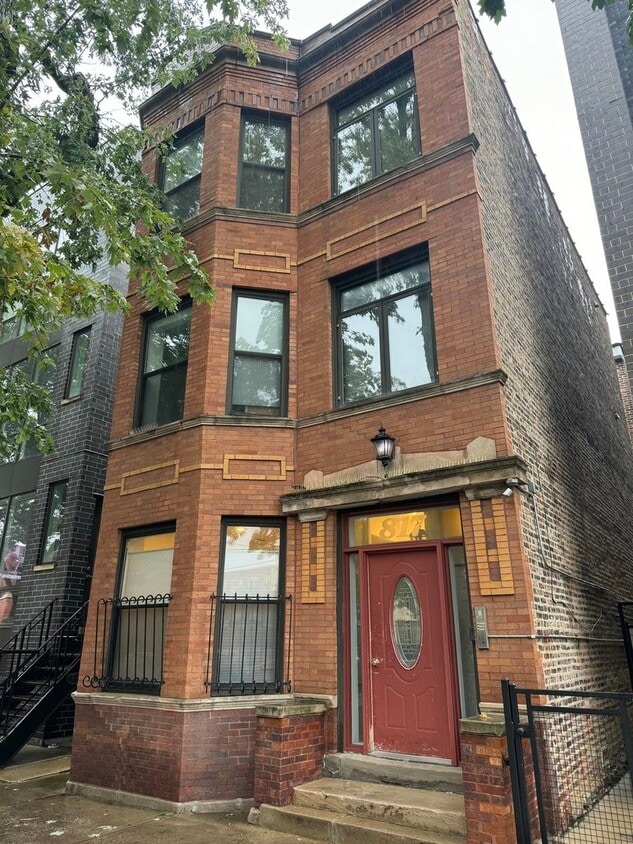 Foto principal - 817 N Hoyne Ave