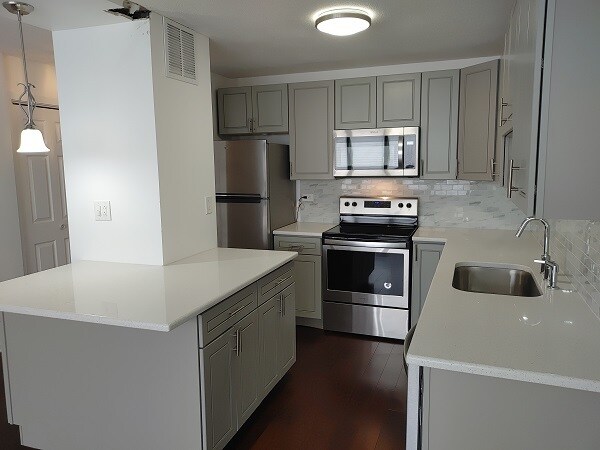 Foto del edificio - 5100 N Marine Dr