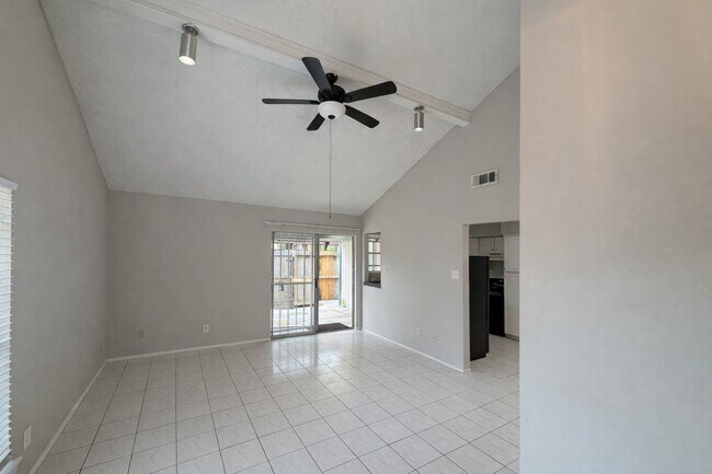 Foto del edificio - 5817 W Tidwell Rd