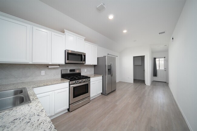Foto del edificio - 18450 White Stallion Ln