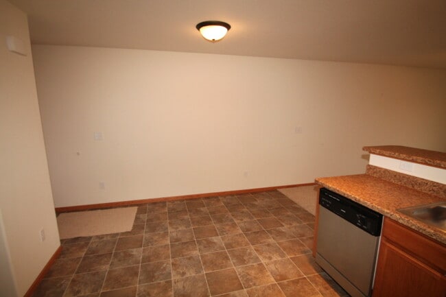 Dining area - 4902 Algonquin Dr