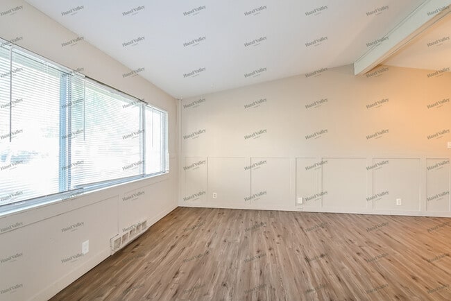 Building Photo - 2240 Hummingbird Dr