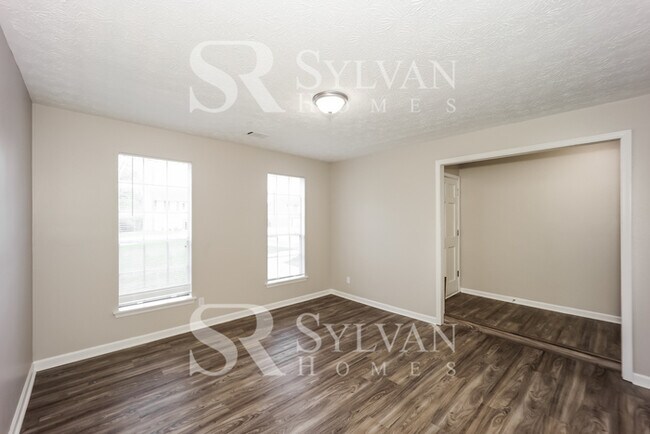 Building Photo - Feel right at home in this charming 3 bedr...