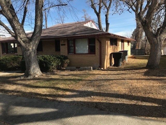 Building Photo - 808-810 Apple Ct