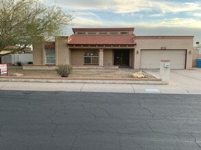 Building Photo - 3927 W Rue De Lamour Ave