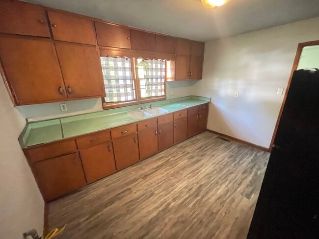 Building Photo - 100 Lane