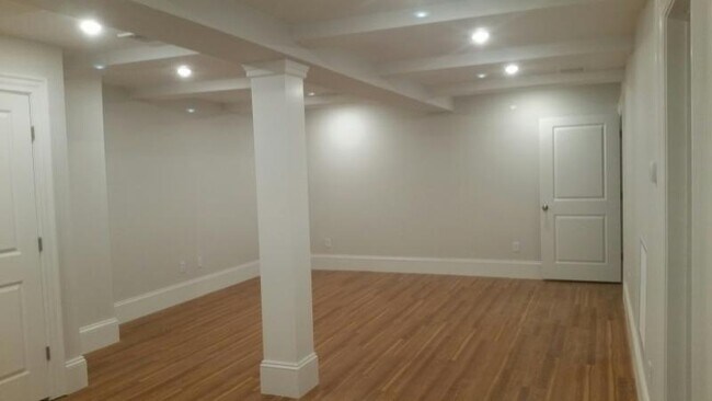 Foto del edificio - 2044 Beacon St