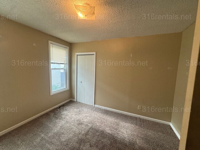 Foto del edificio - $1150 - 3 bed 1 bath - Single Family Home