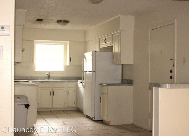 Foto del edificio - 606-618 Chauncey Dr