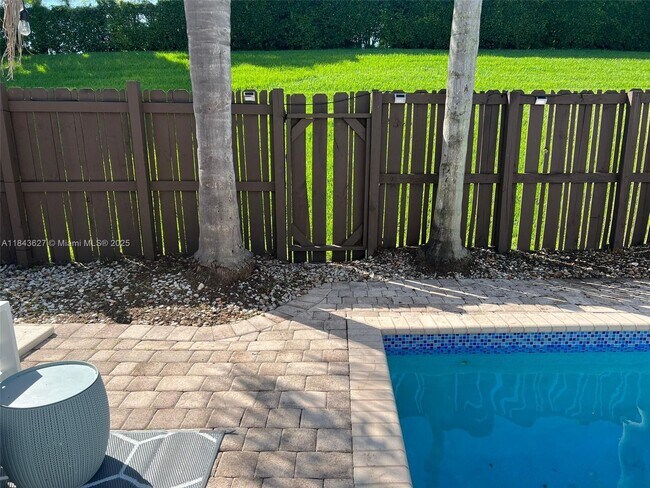 Foto del edificio - 5900 NW 111th Ave