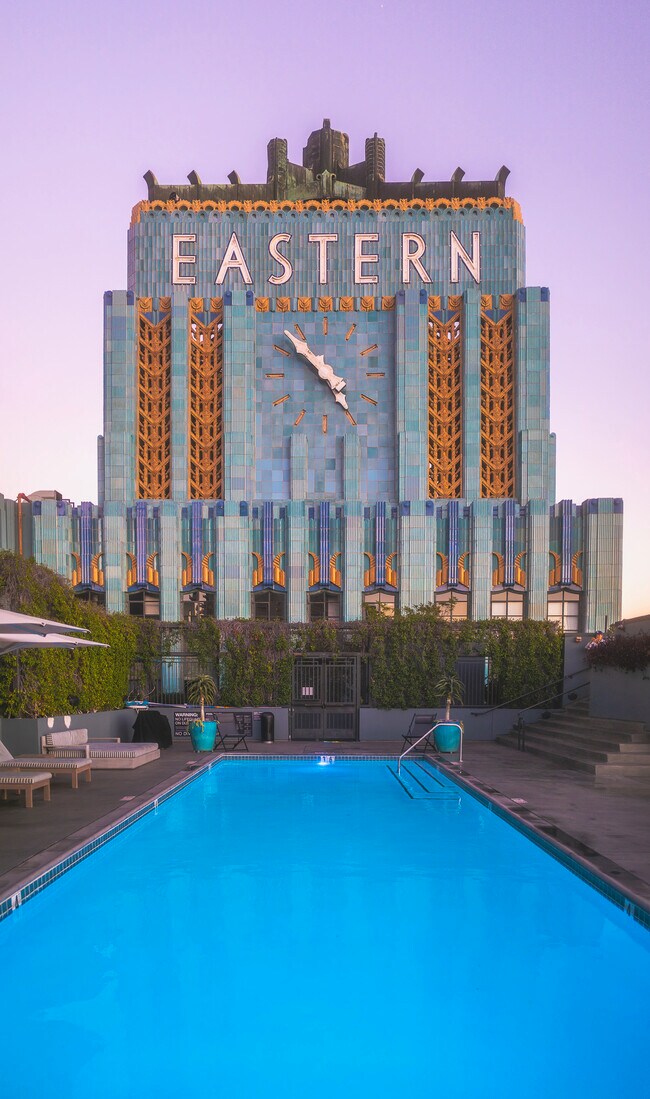 Foto del edificio - 849 S Broadway