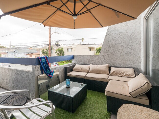 Private Deck - 2005 Pullman Ln Apartments