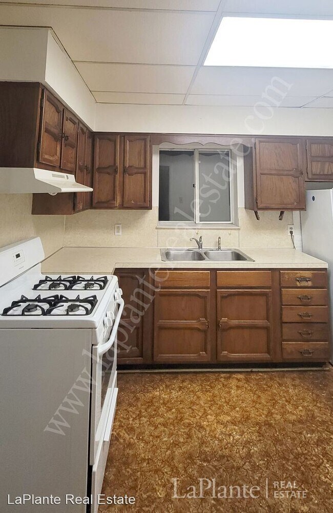 Building Photo - 1429 W Woodruff Ave