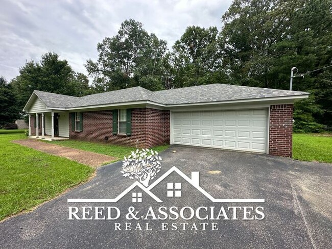 Building Photo - 3 Bedroom Near Gallaway, TN