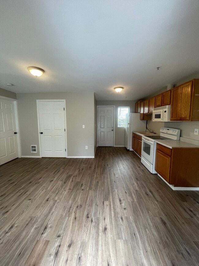 Building Photo - 6043 NE Simpson St