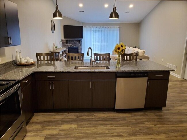 Foto del edificio - 170 Heartwood Ln