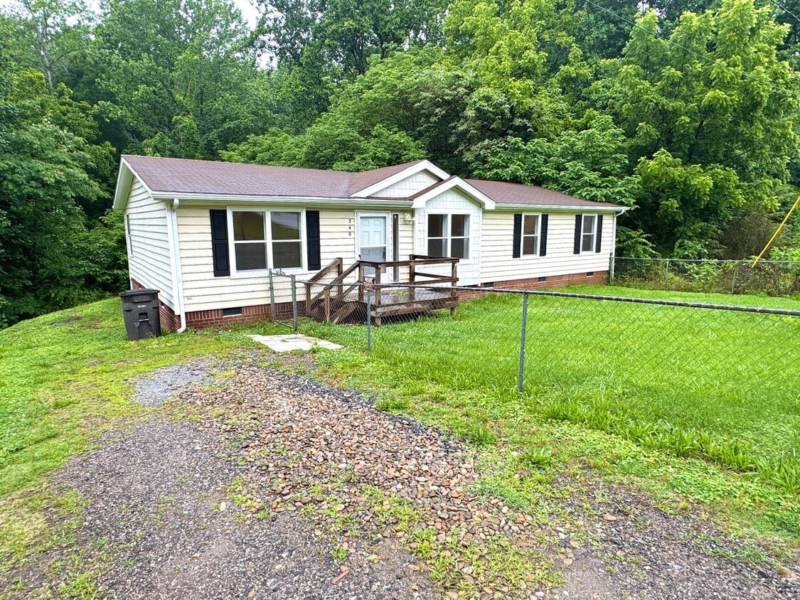 Primary Photo - Statesville - 4BR/2BA
