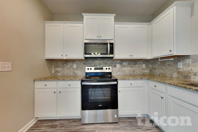 Building Photo - 456 Clematis Court