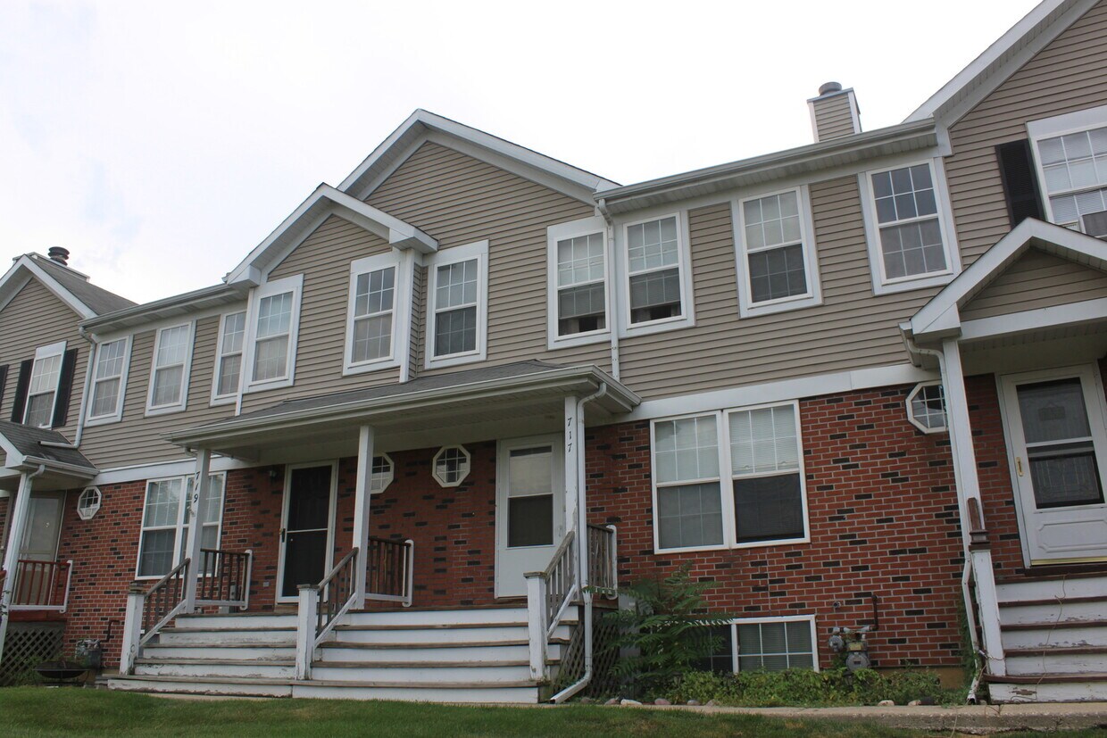 717 Tiffany Ct Unit 717, Antioch, IL 60002 Condo for Rent in Antioch