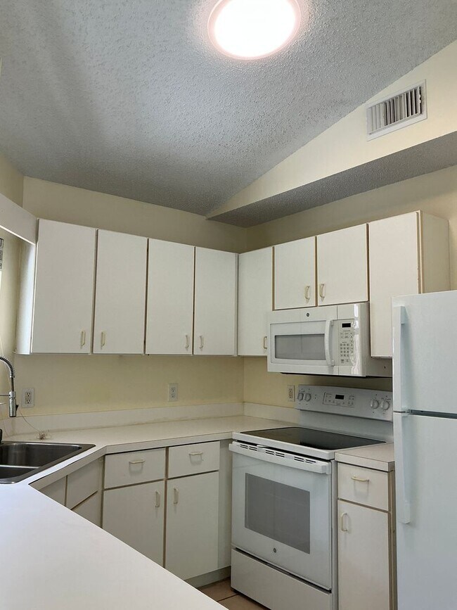 Foto del edificio - Surrey Woods Rental  2/2