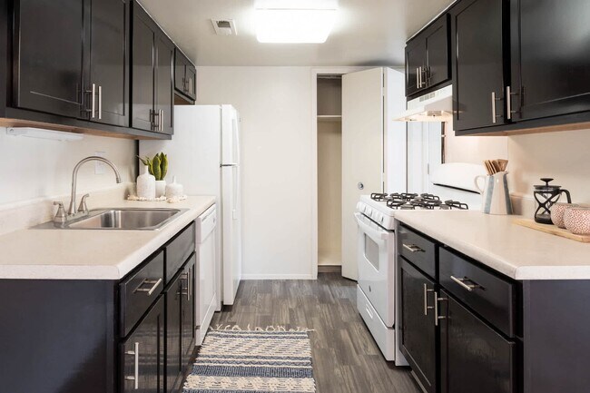 Interior Photo - Glencoe Hills