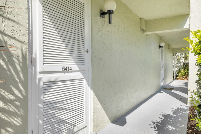 Building Photo - 2400 S Ocean Dr