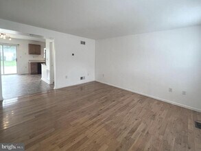 Building Photo - 513 Willow Ave