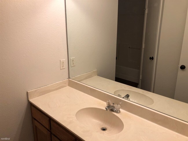 Foto del edificio - 3 br, 2 bath House - 3129 N Bell Ave