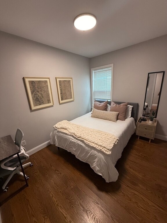 Building Photo - 726 E 2nd St