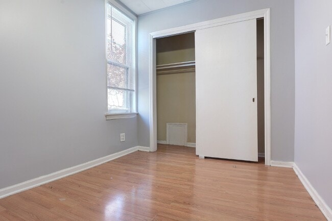 Bedroom - 4139 N Western Ave