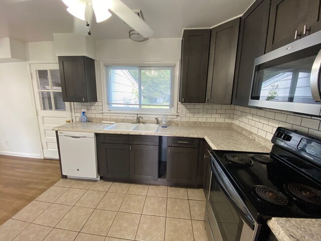 Building Photo - Updated Three Bedroom Sandston Home, Avail...