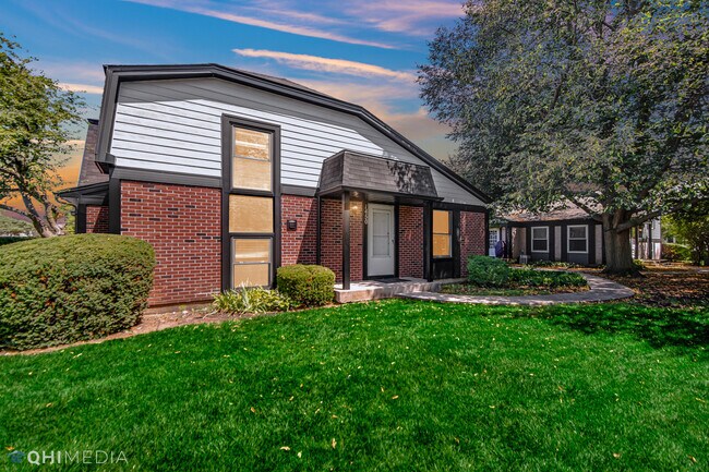 Building Photo - 1450 Inverrary Ln