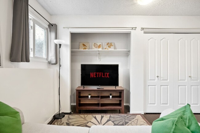 Building Photo - 64 Riverbirch Rd SE