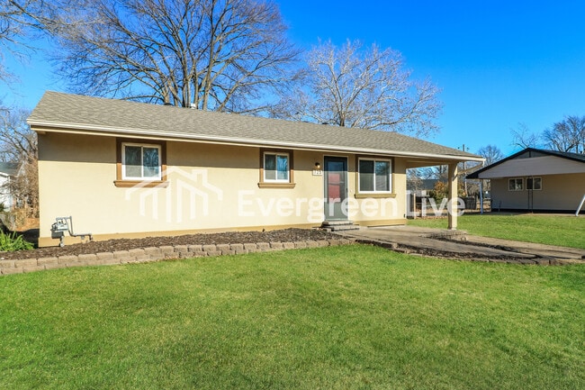 Building Photo - 725 Tyson Dr