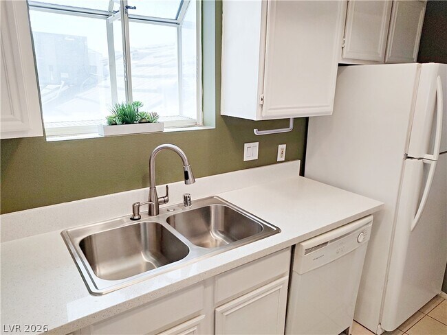 Building Photo - 5350 Rod Ct