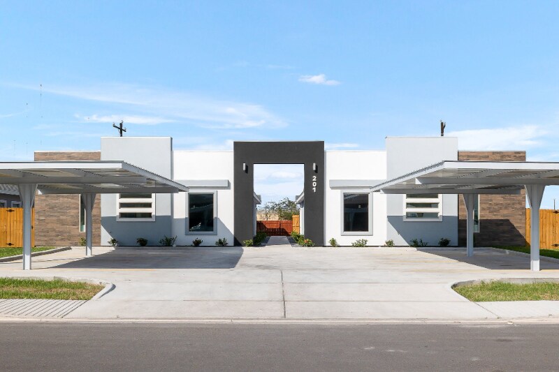 Primary Photo - 305 W Rutherford Ave