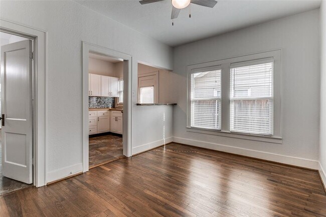 Foto del edificio - 6349 Belmont Ave
