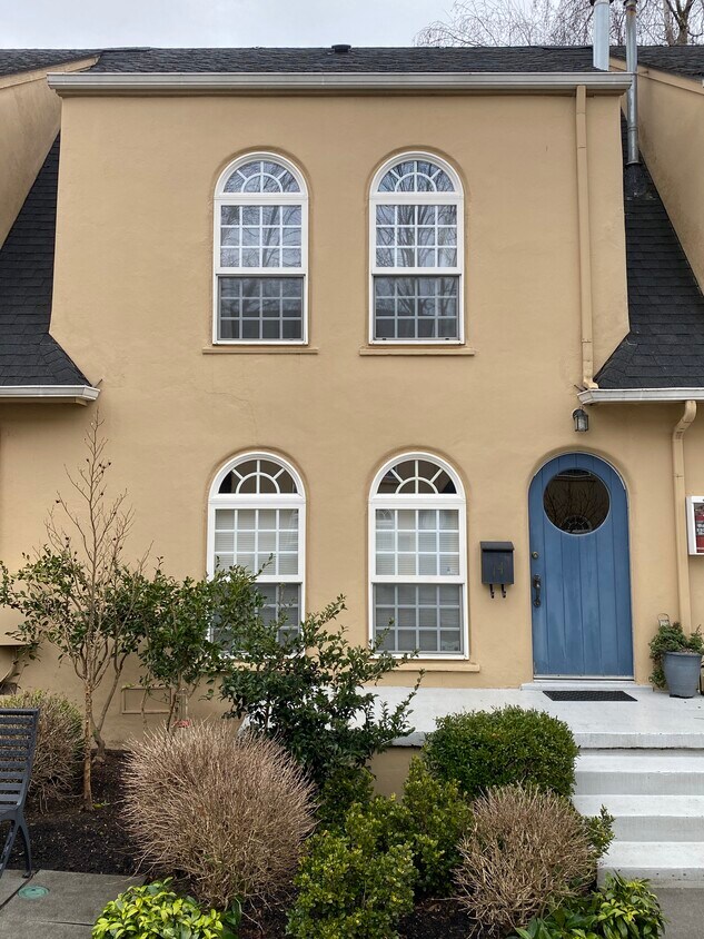 Foto principal - 909 NE Brazee St
