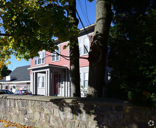 Foto del edificio - 528 Academy Ave