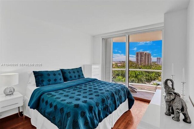 Foto del edificio - 7000 Island Blvd