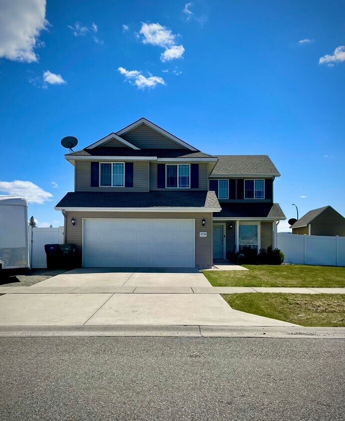 Foto principal - Beautiful 4 bedroom 2.5 Bath home in Coeur...