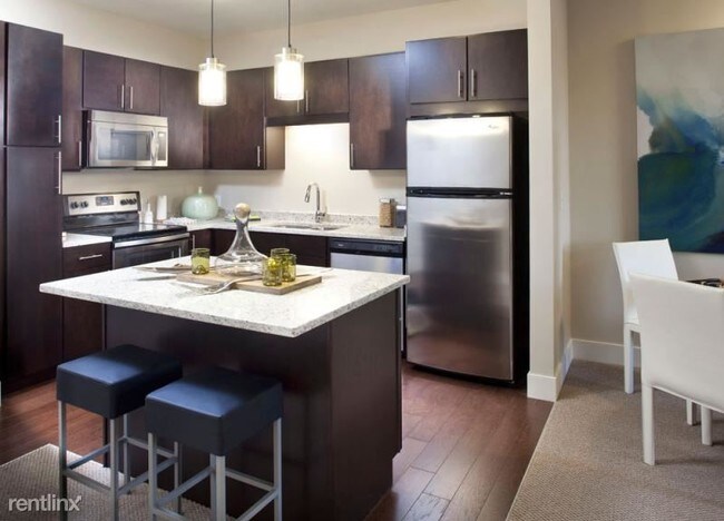 Building Photo - 225 Concord Tpke