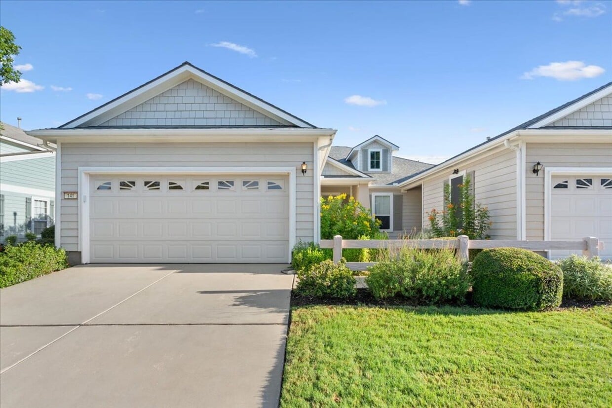 Foto principal - 141 Dickens Cir