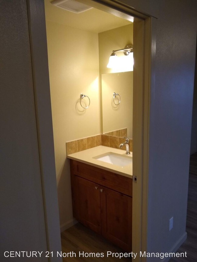 Building Photo - 2 br, 1.5 bath House - 1408 O Ave
