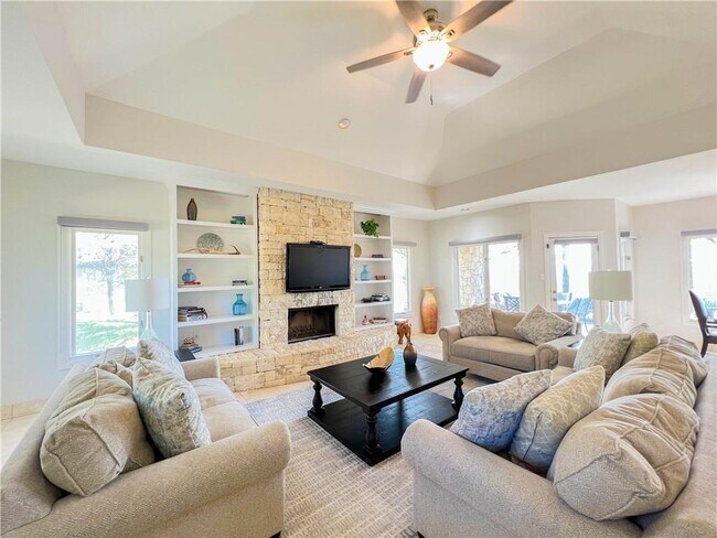 Foto del edificio - 1707 Clubhouse Hill Dr