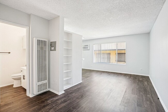 Interior Photo - 238 South Serrano Ave