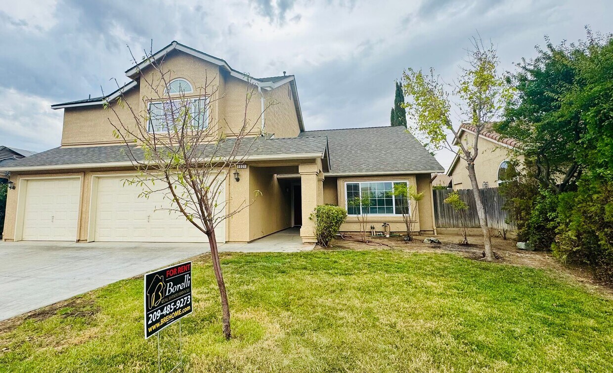 Primary Photo - REDUCED!!! 4 Bedroom, 3 Bath Tri-Level Hom...